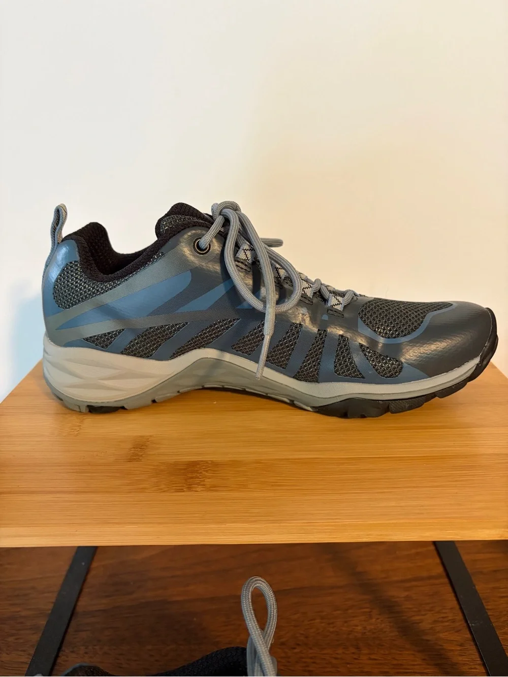 Merrell Women’s 6.5 Siren Edge Hiking Gray & Blue Trail Sneakers